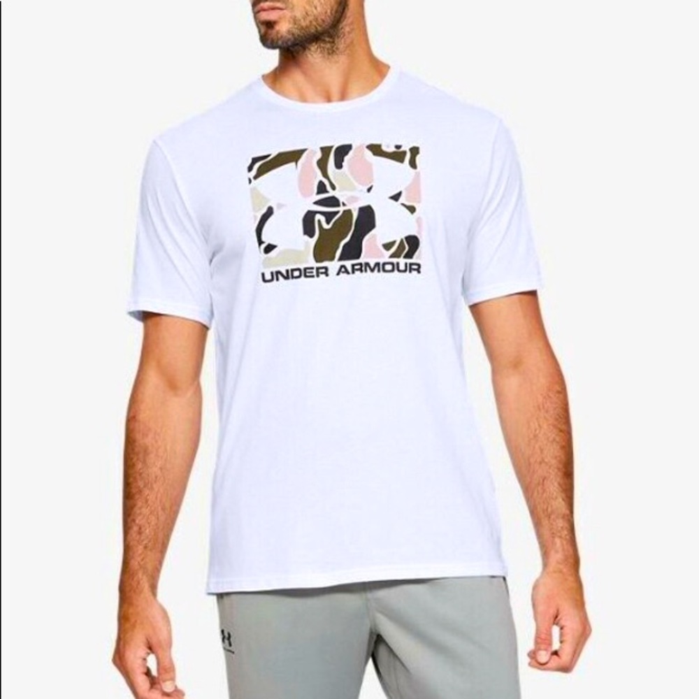 🌻 Under Armour Camouflage Tee 🌻